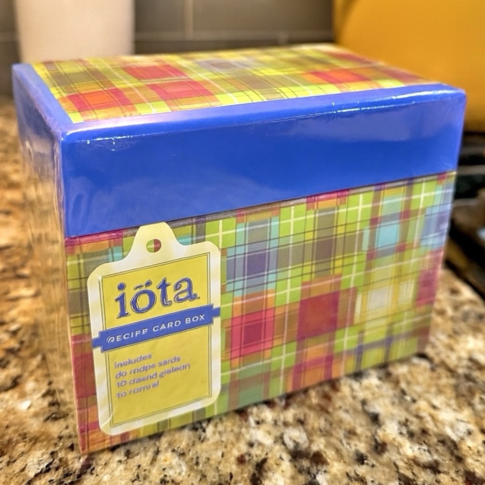 C.R. Gibson Iota Madras Tartan Hinged Recipe Card Box 40- 4x6 Cards-13 Dividers
